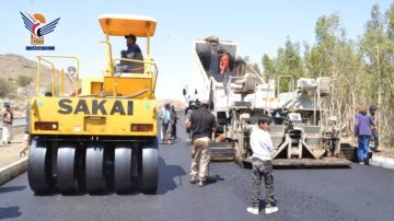 تفقد مشروع استكمال سفلتة شارع الثلاثين في همدان بمحافظة صنعاء