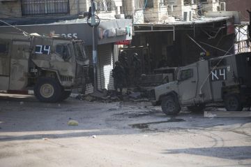 العدو الإسرائيلي يعتقل 6 مواطنين فلسطينيين في نابلس وطولكرم العدو الإسرائيلي يعتقل 6 مواطنين فلسطينيين في نابلس وطولكرم