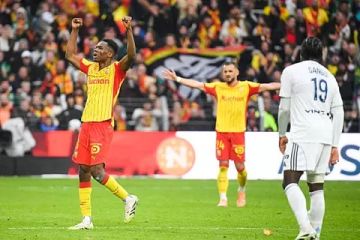 لانس يفوز على باريس ويحتل المركز الرابع في الدوري الفرنسي لانس يفوز على باريس ويحتل المركز الرابع في الدوري الفرنسي