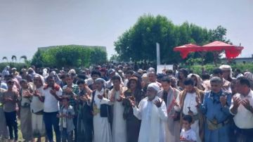 تشييع جثمان الشهيد العميد عبد القادر المتوكل في باجل تشييع جثمان الشهيد العميد عبد القادر المتوكل في باجل