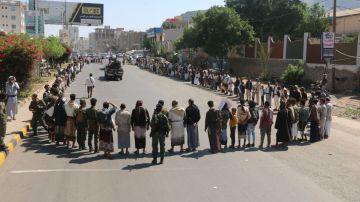 وقفات حاشدة في مقبنة وصالة والتعزية وفاء للشهداء وتأكيدا على استمرار النفير وقفات حاشدة في مقبنة وصالة والتعزية وفاء للشهداء وتأكيدا على استمرار النفير