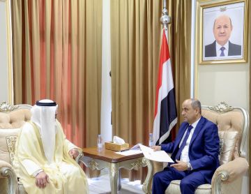 رئيس الوزراء يتسلم رسالة خطية من نائب الرئيس الإماراتي رئيس الوزراء يتسلم رسالة خطية من نائب الرئيس الإماراتي
