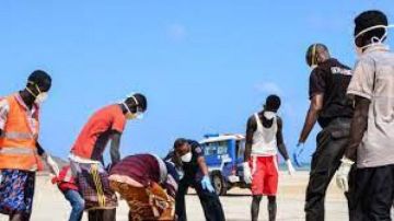 18 قتيلا في غرق مركب مهاجرين قبالة ليبيا