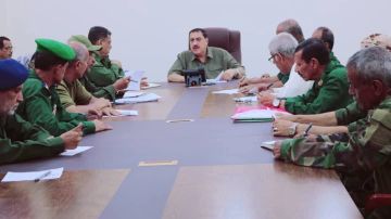 مدير أمن العاصمة عدن يترأس اجتماعا أمنيا بمديري الإدارات ويشدد على تعزيز الأداء والانضباط.