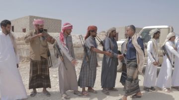 مدير أمن المهرة يعزز الجاهزية الأمنية في المراكز الحدودية بمنعر مدير أمن المهرة يعزز الجاهزية الأمنية في المراكز الحدودية بمنعر