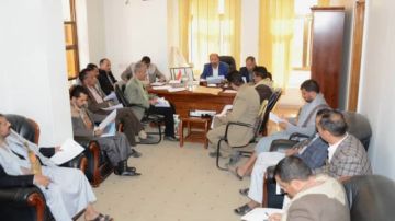 مناقشة أنشطة مكاتب الأشغال وصحة البيئة في مديريات صنعاء