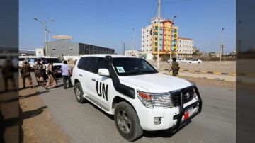 الحوثيون ينهبون غرفة عمليات الأمم المتحدة الأمنية في صنعاء الحوثيون ينهبون غرفة عمليات الأمم المتحدة الأمنية في صنعاء