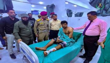 قادة عسكريون يزورون جرحى هجوم المحفد الإرهابي ويثمنون بسالة أبطال اللواء الأول دعم وإسناد قادة عسكريون يزورون جرحى هجوم المحفد الإرهابي ويثمنون بسالة أبطال اللواء الأول دعم وإسناد