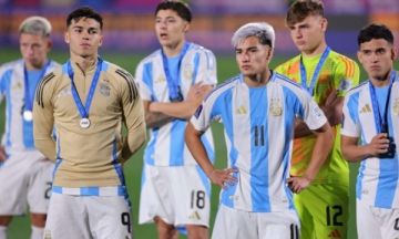 ميسي يوجه رسالة لشباب منتخب الأرجنتين بعد خسارتهم لقب المونديال أمام المغرب ميسي يوجه رسالة لشباب منتخب الأرجنتين بعد خسارتهم لقب المونديال أمام المغرب