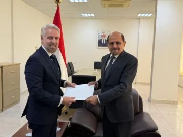 عدن: وزير الخارجية يتسلم أوراق اعتماد السفير البرازيلي الجديد لدى اليمن عدن: وزير الخارجية يتسلم أوراق اعتماد السفير البرازيلي الجديد لدى اليمن
