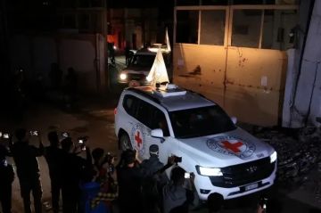 الصليب الأحمر يتسلم جثتي رهينتين إسرائيليتين من حماس في إطار صفقة تبادل الأسرى