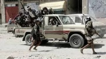 شبوة تشتعل.. اشتباكات مسلحة وقطع طريق استراتيجي يربك حركة النقل بين عدن وحضرموت!   شبوة تشتعل.. اشتباكات مسلحة وقطع طريق استراتيجي يربك حركة النقل بين عدن وحضرموت!