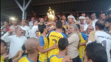 بحضور الحالمي والنوبي.. المزاحمي يتوج بطلا لكاس الذكرى ال62 لثورة 14 اكتوبر المجيدة بردفان بحضور الحالمي والنوبي.. المزاحمي يتوج بطلا لكاس الذكرى ال62 لثورة 14 اكتوبر المجيدة بردفان