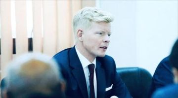 غروندبرغ يبحث في مسقط سبل التوصل لتسوية سياسية في اليمن غروندبرغ يبحث في مسقط سبل التوصل لتسوية سياسية في اليمن