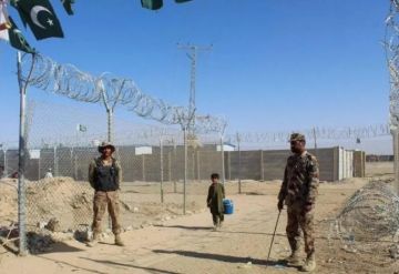 باكستان وأفغانستان تتفقان على وقف مؤقت لإطلاق النار بعد اشتباكات دامية باكستان وأفغانستان تتفقان على وقف مؤقت لإطلاق النار بعد اشتباكات دامية