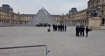 اختفاء مجوهرات ملكية.. متحف اللوفر يتعرض لعملية سطو في باريس