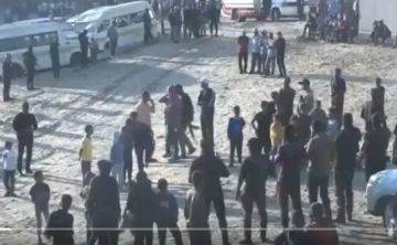 عاجل : انطلاق عملية تبادل الأسرى بين إسرائيل وحماس وتسليم الدفعة الأولى من الرهائن الإسرائيليين عاجل : انطلاق عملية تبادل الأسرى بين إسرائيل وحماس وتسليم الدفعة الأولى من الرهائن الإسرائيليين