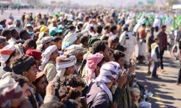 توافد شعبي حاشد على ميدان السبعين استعدادا لتشييع الشهيد الغماري