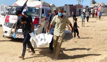 الفلسطينيون يشيعون 54 شهيدا أعادهم الاحتلال إلى غزة بلا ملامح الفلسطينيون يشيعون 54 شهيدا أعادهم الاحتلال إلى غزة بلا ملامح