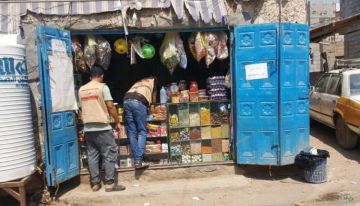 المورد الكبير يربح والمحال الصغيرة تغلق أبوابها تحسن الريال اليمني.. تراجع وهمي يكشف خللا عميقا في إدارة الصناعة والتجارة للملف الاقتصادي