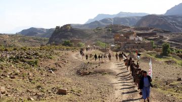 مسير راجل لخريجي دورات طوفان الأقصى بمديرية الطيال في محافظة صنعاء مسير راجل لخريجي دورات طوفان الأقصى بمديرية الطيال في محافظة صنعاء