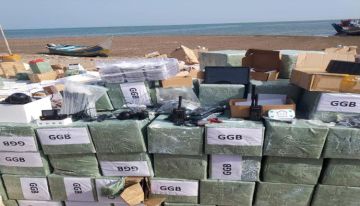 شاهد بالفيديو .. لحظة القبض على قارب لمعدات طائرات مسيرة وأجهزة تجسس حوثية في لحج شاهد بالفيديو .. لحظة القبض على قارب لمعدات طائرات مسيرة وأجهزة تجسس حوثية في لحج