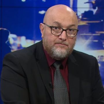 كيف أصبح الإسرائيلي يخفي هويته بينما يفتخر الفلسطيني بانتمائه؟ كيف أصبح الإسرائيلي يخفي هويته بينما يفتخر الفلسطيني بانتمائه؟