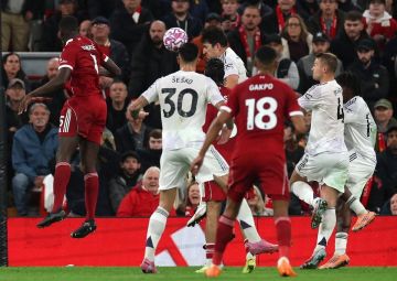 مانشستر يونايند يتغلب على ليفربول بثنائية لهدف