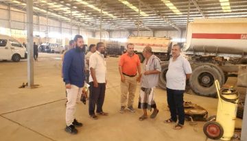 نائب المدير التنفيذي لشؤون التجارية يتفقد ورشة دار سعد ويشيد بمستواها الفني في صيانة أسطول النقل نائب المدير التنفيذي لشؤون التجارية يتفقد ورشة دار سعد ويشيد بمستواها الفني في صيانة أسطول النقل