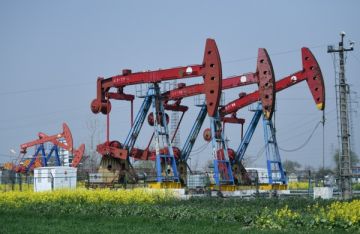 أسعار النفط تهبط 2 مع احتمالات زيادة إنتاج أوبك  أسعار النفط تهبط 2 مع احتمالات زيادة إنتاج أوبك