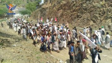 عرض شعبي لقوات التعبئة في وضرة بحجة بمناسبة العيد 11 لثورة 21 سبتمبر عرض شعبي لقوات التعبئة في وضرة بحجة بمناسبة العيد 11 لثورة 21 سبتمبر