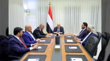 مجلس القيادة اليمني يؤكد التزامه بالشراكة الوطنية في اجتماع استثنائي برئاسة رشاد العليمي