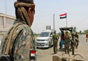 اعتقال مسؤول محلي من مقر عمله في عدن واقتياده إلى السجن اعتقال مسؤول محلي من مقر عمله في عدن واقتياده إلى السجن