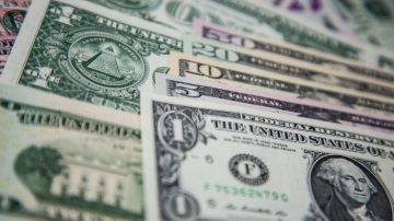 مؤشر الدولار يسجل أعلى مستوى له في شهرين