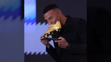 ماذا قال عن الجائزة؟ كيليان مبابي يتسلم الحذاء الذهبي ماذا قال عن الجائزة؟ كيليان مبابي يتسلم الحذاء الذهبي
