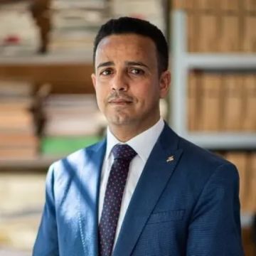 بين غـزة وصنعاء.. رحلة موظف يمني طردته إسرائيل واعتقله الحوثيون.!! بين غـزة وصنعاء.. رحلة موظف يمني طردته إسرائيل واعتقله الحوثيون.!!
