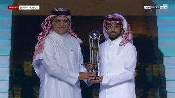 سالم الدوسري يتوج بلقب أفضل لاعب في آسيا 2025 ويواصل كتابة التاريخ مع الهلال سالم الدوسري يتوج بلقب أفضل لاعب في آسيا 2025 ويواصل كتابة التاريخ مع الهلال