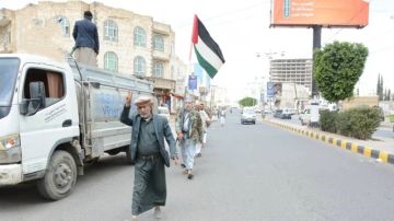مسير راجل ووقفة مسلحة في صنعاء الجديدة تضامنا مع الشعب الفلسطيني مسير راجل ووقفة مسلحة في صنعاء الجديدة تضامنا مع الشعب الفلسطيني