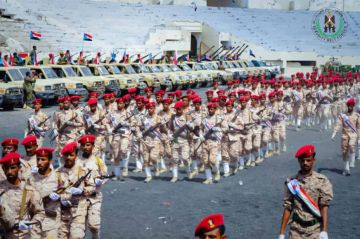 بمشاركة الحزام.. الدعم والإسناد تنفذ عرضا عسكريا مهيبا بمناسبة الذكرى 62 لثورة 14 أكتوبر بمحافظة أبين