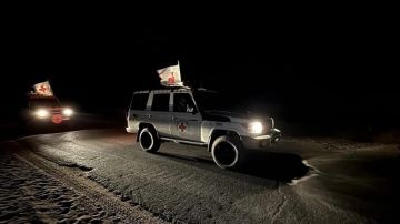 الصليب الأحمر يتسلم جثة أسير صهيوني من كتائب القسام في غزة الصليب الأحمر يتسلم جثة أسير صهيوني من كتائب القسام في غزة