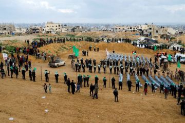 حماس توضح سبب تسليمها 4 جثث رهائن إسرائيليين فقط