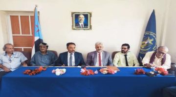 رئيس انتقالي أبين يعقد لقاء مشتركا هيئة انتقالي المحافظة والهيئة الإدارية لمنسقية الجامعة