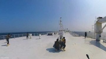 رويترز : تسجيل حادثة بحرية قبالة سواحل أحور بأبين رويترز : تسجيل حادثة بحرية قبالة سواحل أحور بأبين