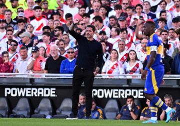 ريفر بليت المتعثر يخسر على أرضه أمام سارمينتو