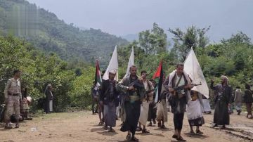 عرض لخريجي دورات التعبئة في إب