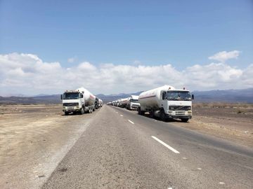 استمرار احتجاز قواطر الغاز في شقرة يهدد بأزمة جديدة في عدن وعدد من المحافظات