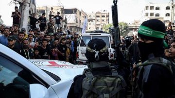 حماس تعلن انتشال جثتي أميرام كوبر وساهر باروخ حماس تعلن انتشال جثتي أميرام كوبر وساهر باروخ