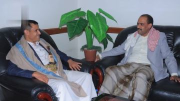 محافظ سقطرى ووكيل وزارة العدل يناقشان الأوضاع في المحافظة محافظ سقطرى ووكيل وزارة العدل يناقشان الأوضاع في المحافظة