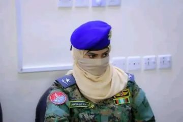 من قمرة القيادة إلى ماكينة الخياطة: ماذا حدث للكابتن الطيار رحمة الحوشبي؟