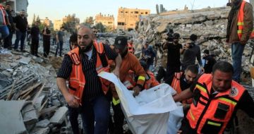 الدفاع المدني بغزة ينقل جثامين 42 من الشهداء المجهولين الدفاع المدني بغزة ينقل جثامين 42 من الشهداء المجهولين